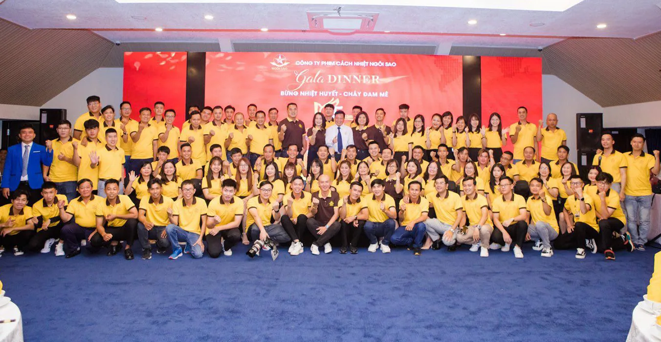 Hình tập thể công ty Ngôi Sao