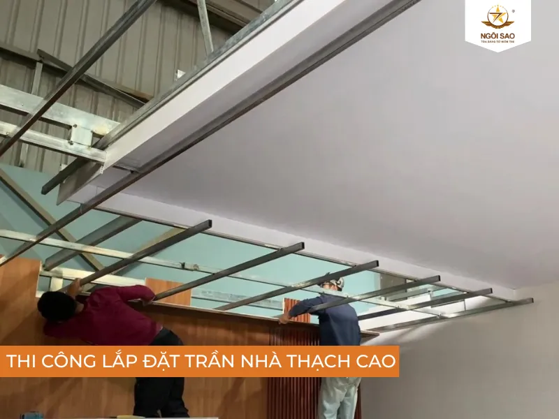 Lắp trần thạch cao, trần nhựa để làm mát cho nhà mái tôn