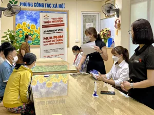 Ngôi Sao thăm các trẻ em ở bệnh viện Nhi trung ương