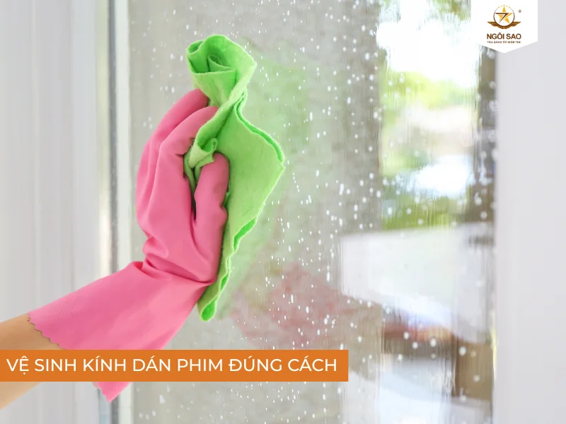 Vệ sinh kính đúng cách