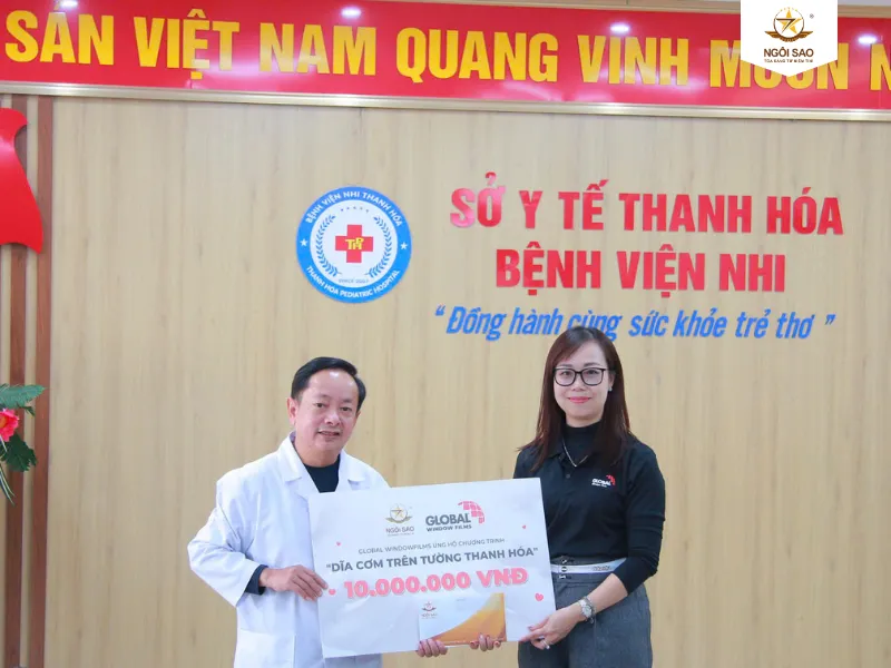Ngôi Sao trao tặng phần quà