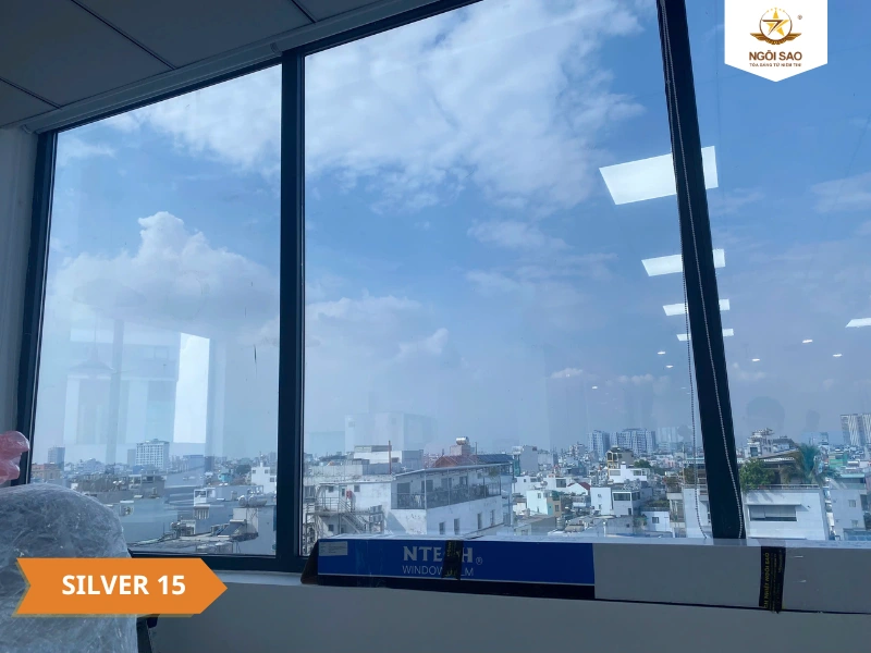 Cửa kính sau khi dán mã SILVER 15