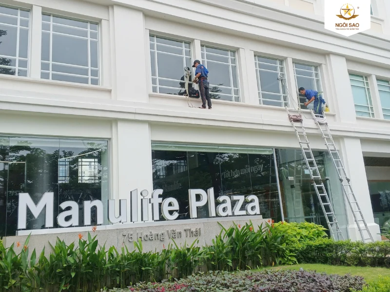 Dán phim cách nhiệt tòa nhà Manulife