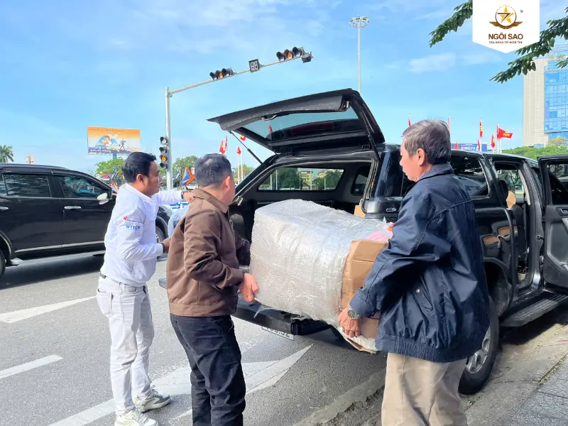 Ngôi Sao Đà Nẵng chung tay ủng hộ bão lũ