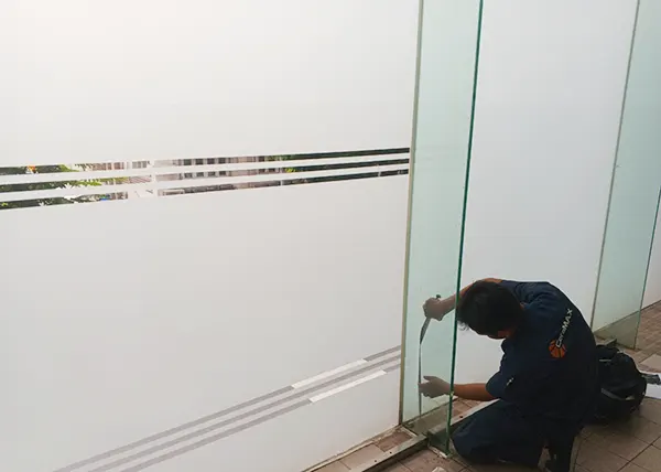 Phim trang trí dán kính mờ