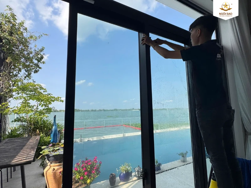 Hình thi công dán phim cách nhiệt thực tế