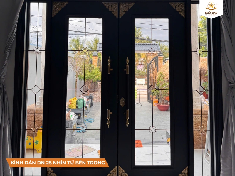 Kính đã dán DN 25 nhìn từ bên trong
