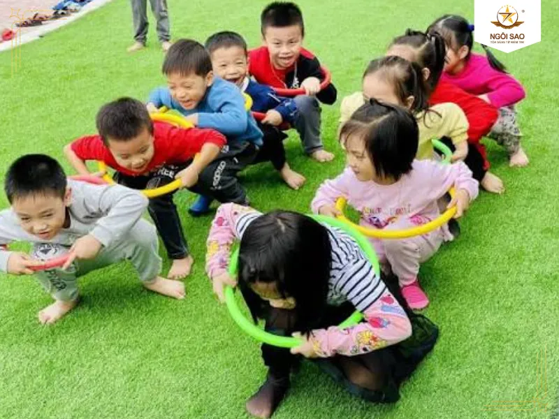 Tăng cường các hoạt động vui chơi ngoài trời cho trẻ | 8 Cách Bảo Vệ Mắt Cho Trẻ Bạn Nên Biết Để Ngăn Cận Thị Sớm 