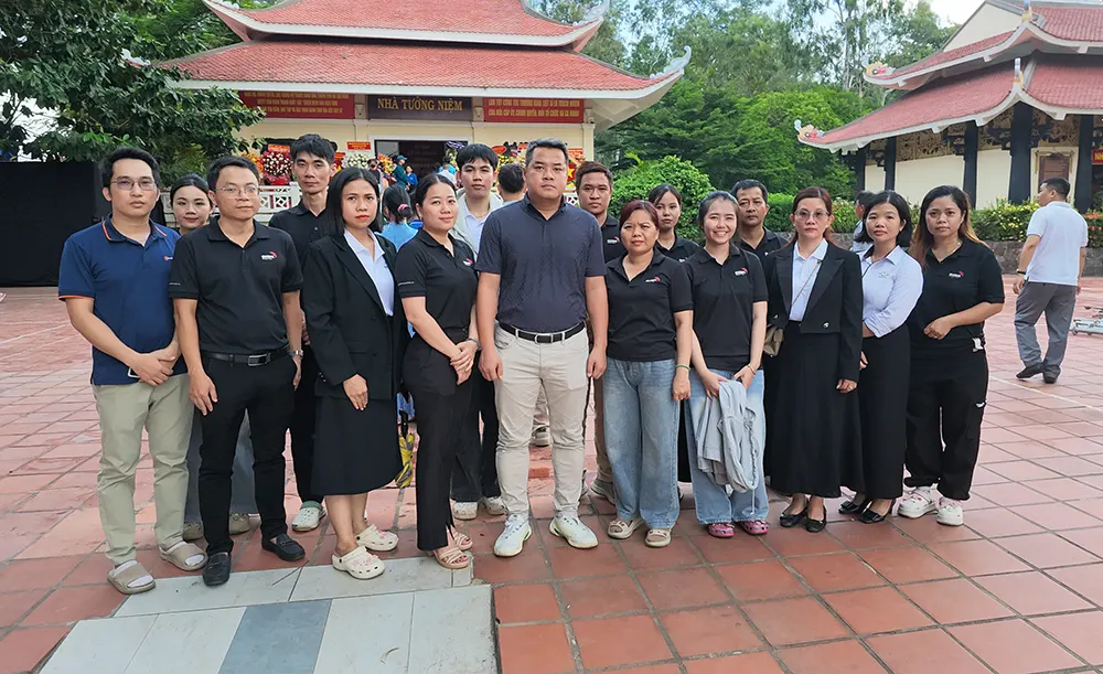 Ngôi Sao Hồ Chí Minh Tưởng Niệm Anh Hùng Liệt Sĩ Tại Công Viên Lê Thị Riêng