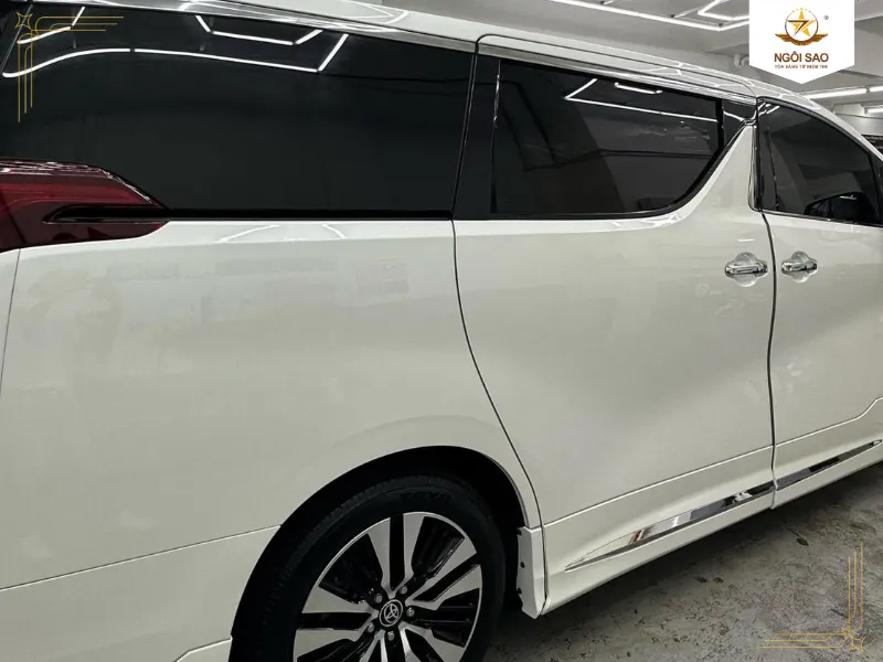 Phim cách nhiệt kính sườn sau và kính khoang cho ô tô
