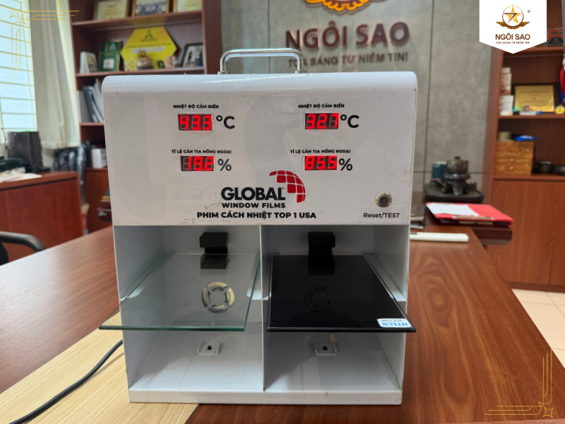 LS301 dùng 2 bóng đèn hồng ngoại 150W để mô phỏng ánh nắng mặt trời