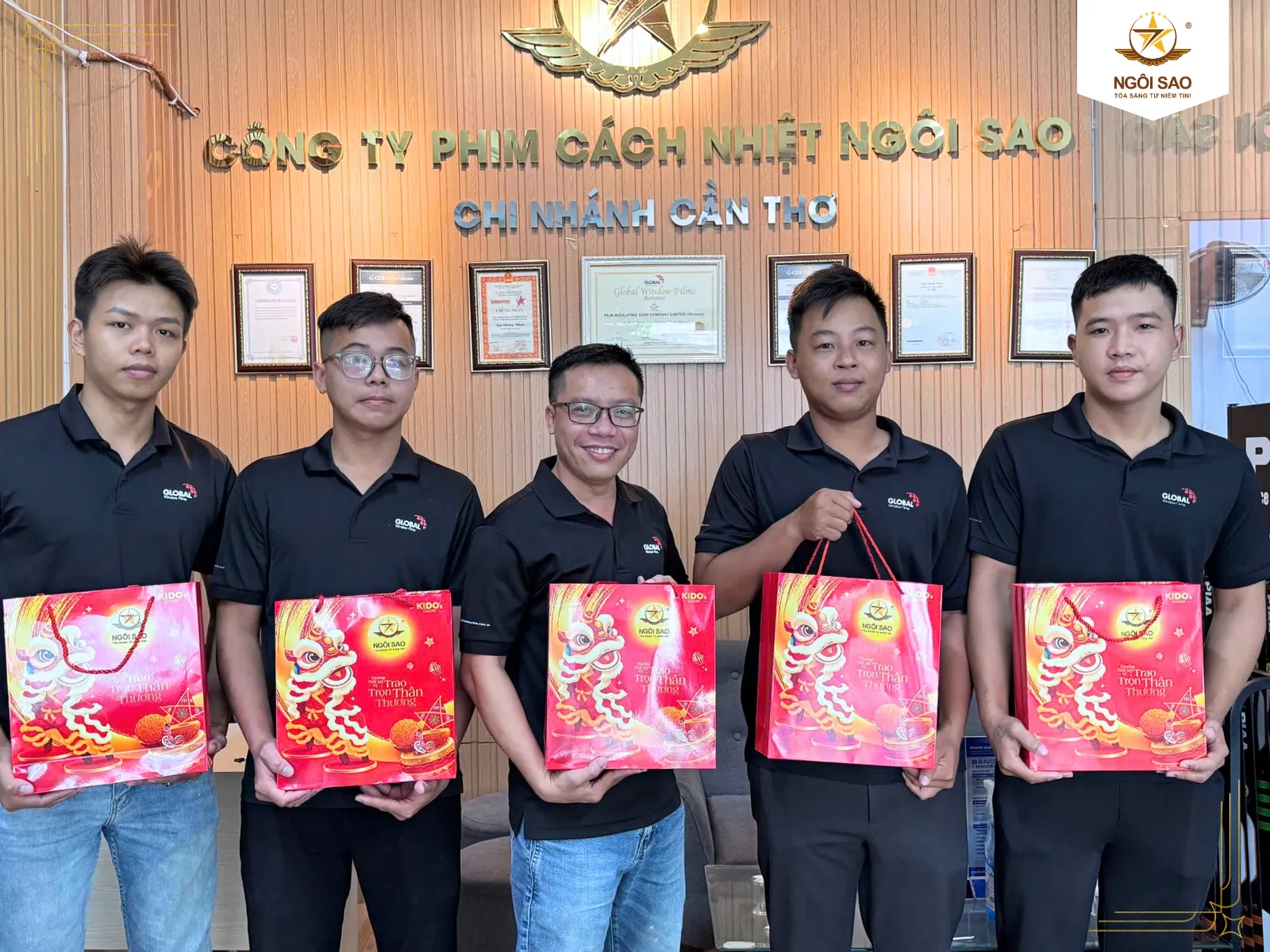 Ngôi Sao gửi trao yêu thương, cùng đón mùa trăng đoàn viên
